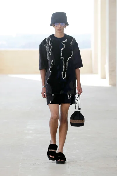 Look 44